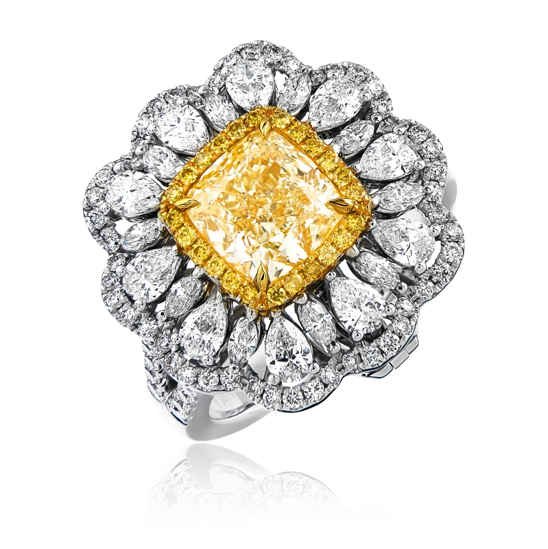 CUSHION DIAMOND 2.02 CT FANCY LIGHT YELLOW RING (GIA )