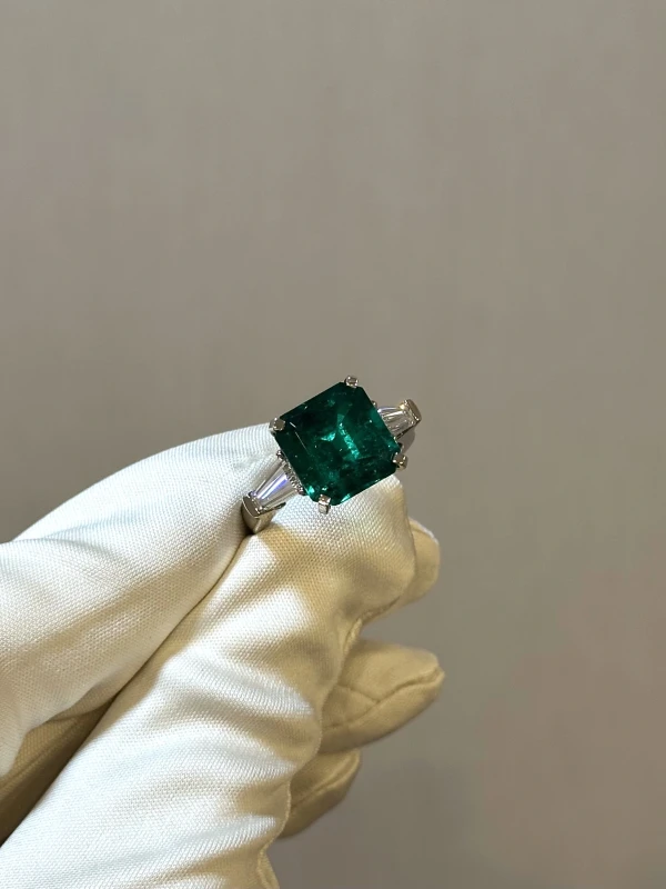 Earrings without a brand EMERALD 6.46 CT VIVID GREEN RING, COLOMBIA NN6.46 3