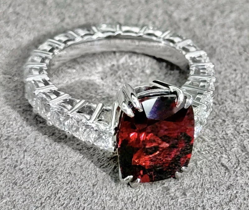 No name С ШПИНЕЛЬЮ 5.57CT Vivid to deep Red /(No H) 5.57 Vivid to deep Red /(No H) 3