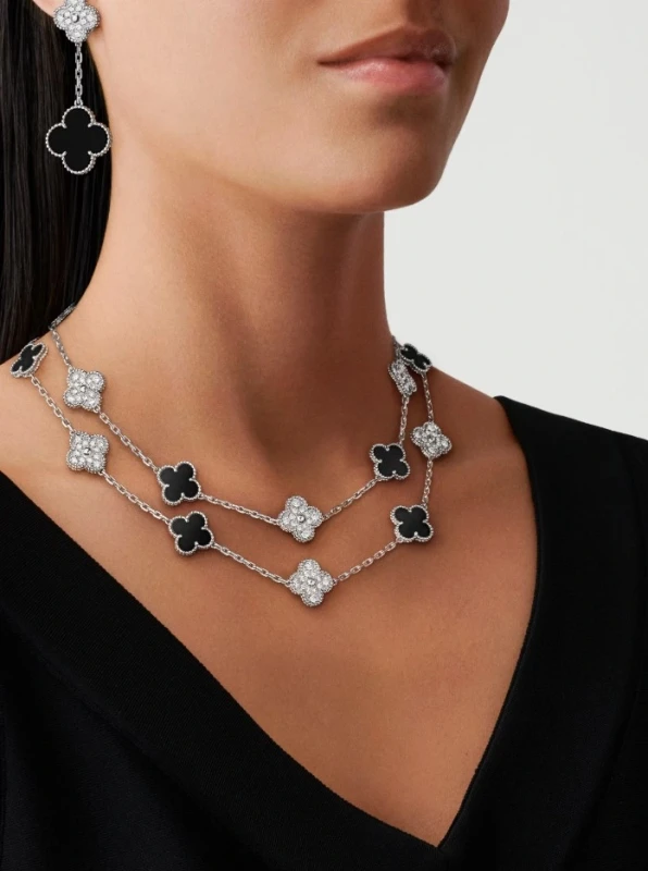 Van Cleef & Arpels Vintage Alhambra long necklace, 20 motifs VCARP2R800 3