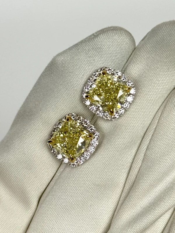 СЕРЬГИ NO NAME CUSHION DIAMOND 5.01-5.02 CT FANCY LIGHT YELLOW/SI1 EARRINGS (NEW) 5.01-5.02 CT FLY/SI1 (GIA) 5