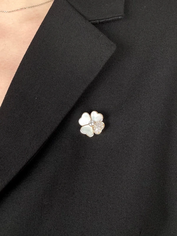Van Cleef & Arpels. COSMOS BROOCH VCARO5BV00 2