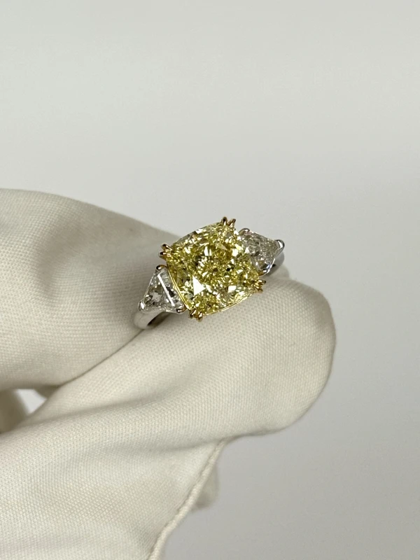 СЕРЬГИ NO NAME CUSHION DIAMOND 4.52 CT FANCY LIGHT YELLOW/VS1 RING (GIA) NN4.52 3