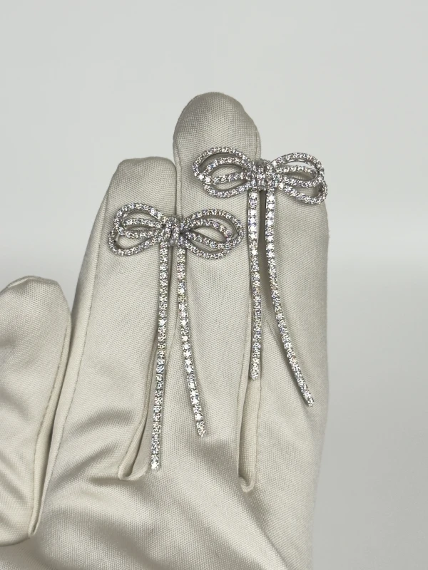 GRAFF Tilda's Bow Diamond Earrings RGE2118 4