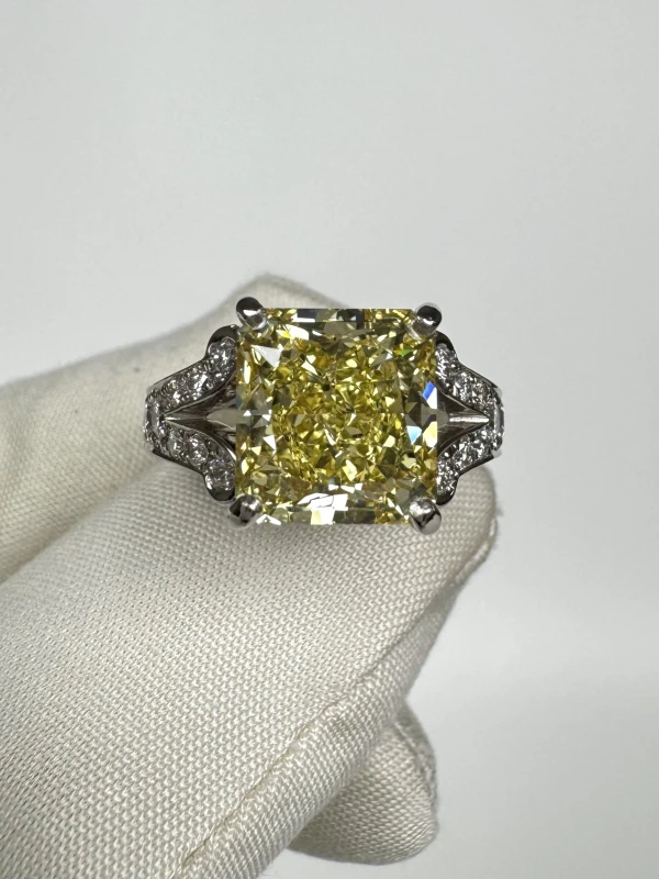 Earrings without a brand RADIANT DIAMOND 4.78 CT FANCY INTENSE YELLOW/VS1 RING (GIA) 2557-4.78CT 2