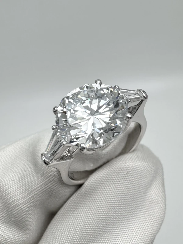Earrings without a brand ROUND DIAMOND 5.08 CT E/VVS1 RING (GIA/MGU) NN5.08- 521 3