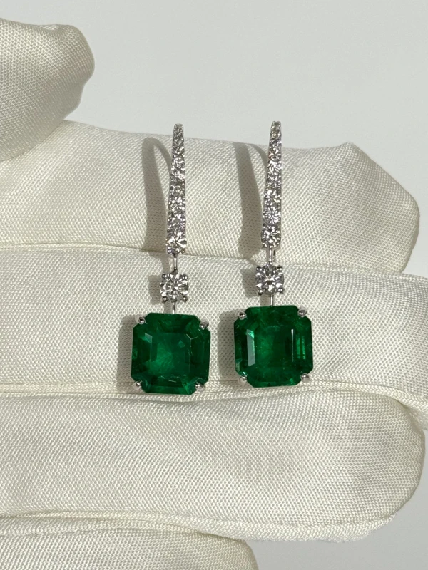 Graff COLOMBIA EMERALD 4.29 CT - 4.07 CT EARRINGS GE 4.29-4.07 CT 3