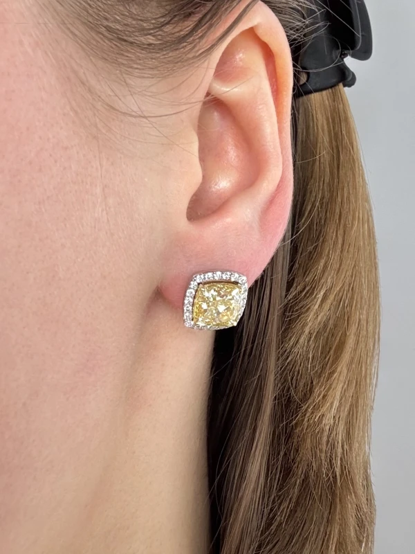No name CUSHION DIAMOND 4.04 - 4.01 CT FANCY YELLOW/VS2-SI1 EARRINGS (GIA) NN4.04-4.01 2