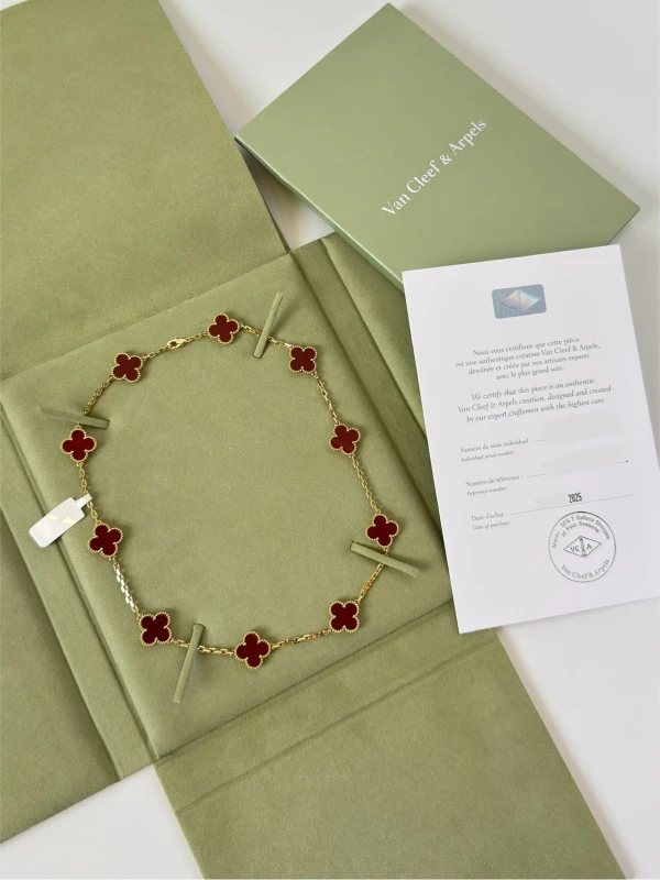 Van Cleef & Arpels. Vintage Alhambra necklace, 10 motifs VCARD40600 4