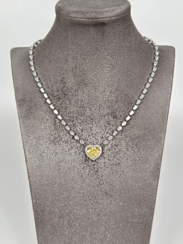 No name HEART DIAMOND 7.01 CT U to V/VS2 NECKLACE (GIA) NN7.01CT U-V/VS2 5