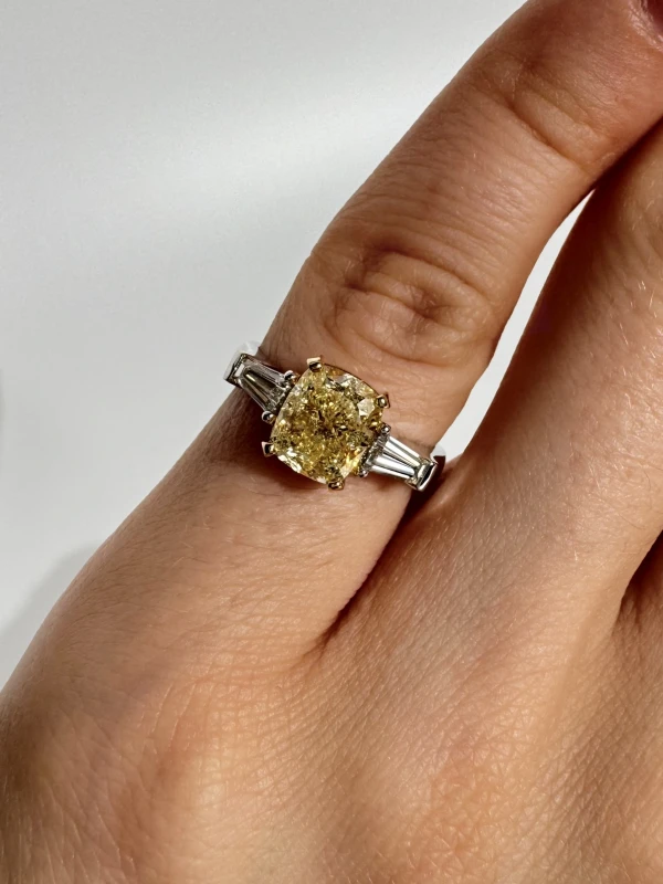 DeRosa CUSHION DIAMOND 2.03 CT FANCY LIGHT YELLOW/VS2 RING(GIA) R509248B 3