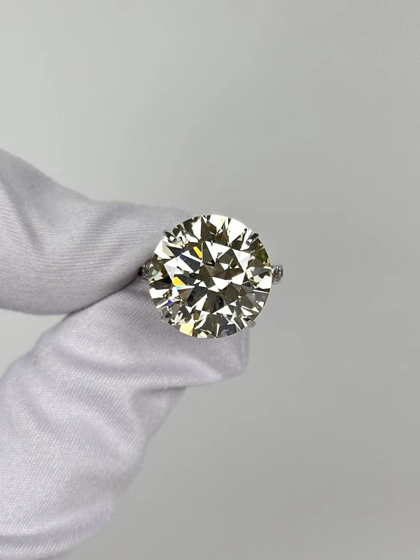 No name Round Diamond 14.43 ct N VS1 14.43 ct N VS1 3