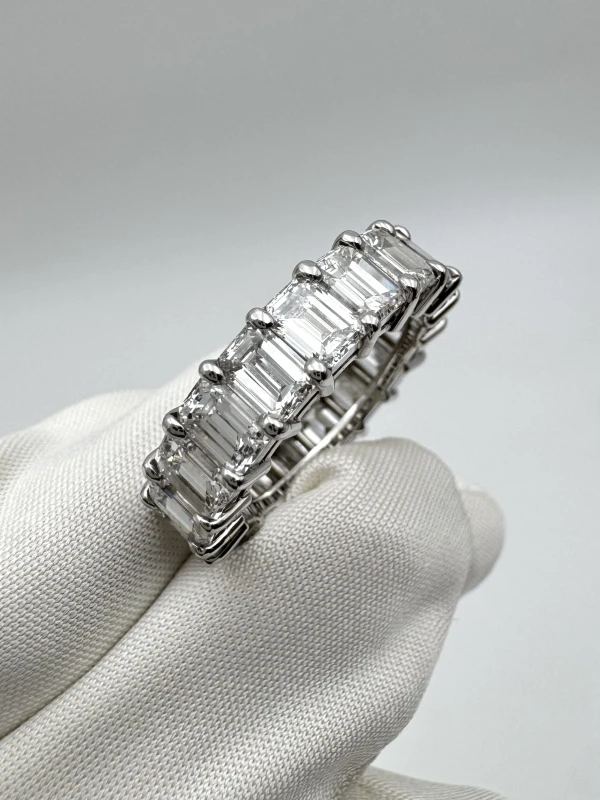 Van Cleef & Arpels ETERNITY RING, EMERALD CUT DIAMOND 6.62 CT VCA6.62 ct 3