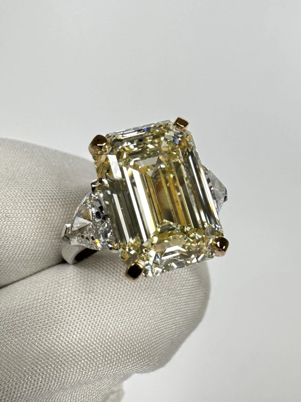 No name EMERALD DIAMOND 10.01 CT S-T/VS2 RING (GIA) NN10.01CT 2