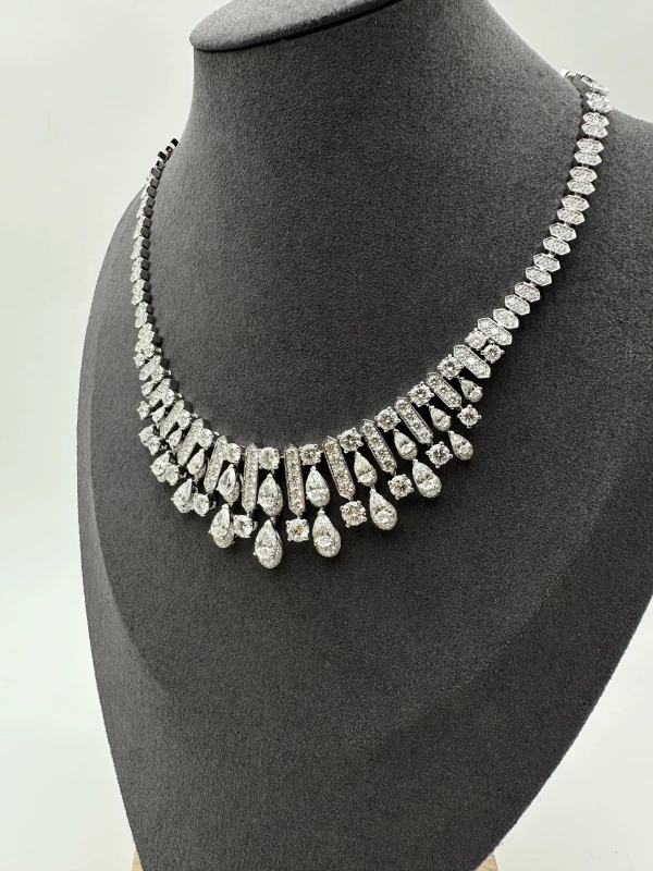 GRAFF WHITE ROUND, PEAR SHAPE AND BAGUETTE DIAMOND FRINGE NECKLACE 29,85 CT RGN769 4