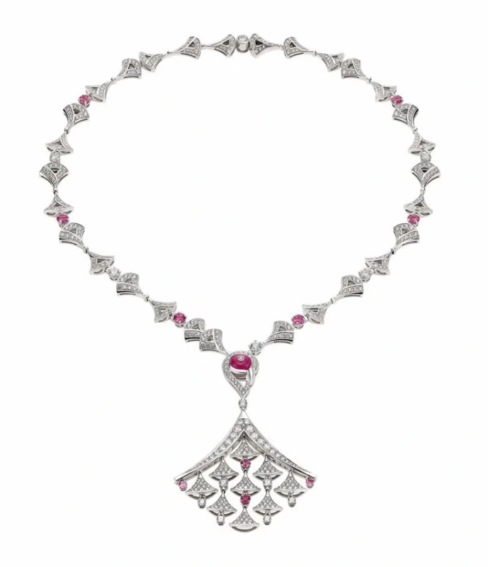 DIVA'S DREAM NECKLACE