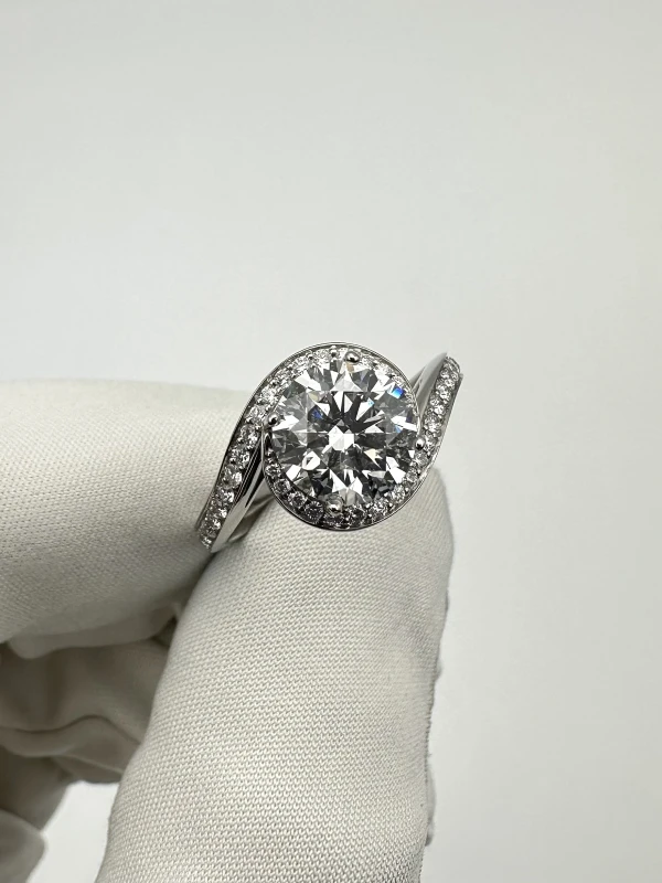 De Beers ROUND DIAMOND 2.05 CT G/SI2 RING (GIA) C29861 4