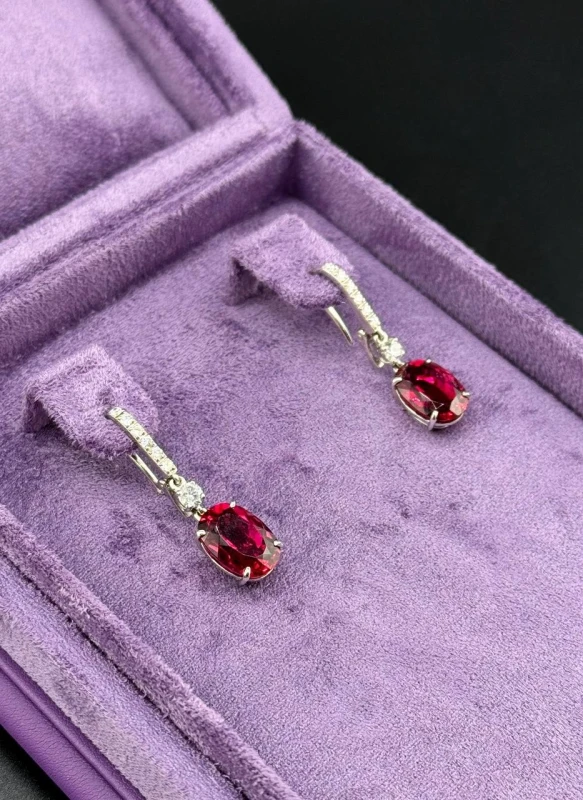No name С РУБЕЛЛИТАМИ 4.37 СТ-4.69 СТ VIVID PURPLISH RED/VS 4.37 CT - 4.67 CT 3