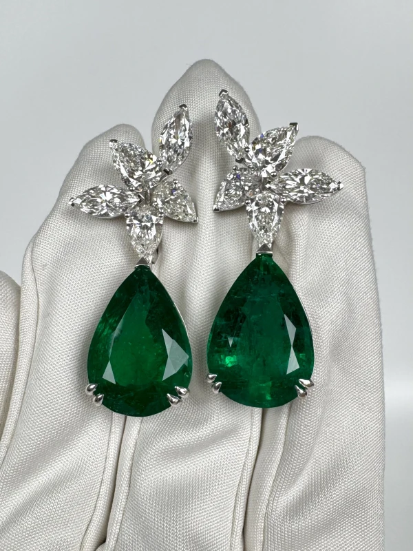 No name EMERALD 13.82-16.07 CT VIVID GREEN and DIAMOND 8.54 CT EARRINGS (GIA/GRS) NN13.82-16.07 3