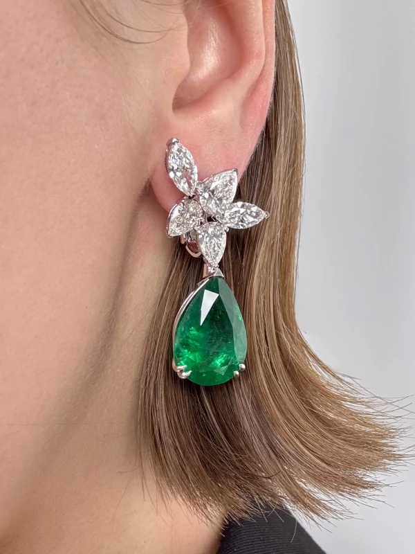 No name EMERALD 13.82-16.07 CT VIVID GREEN and DIAMOND 8.54 CT EARRINGS (GIA/GRS) NN13.82-16.07 2