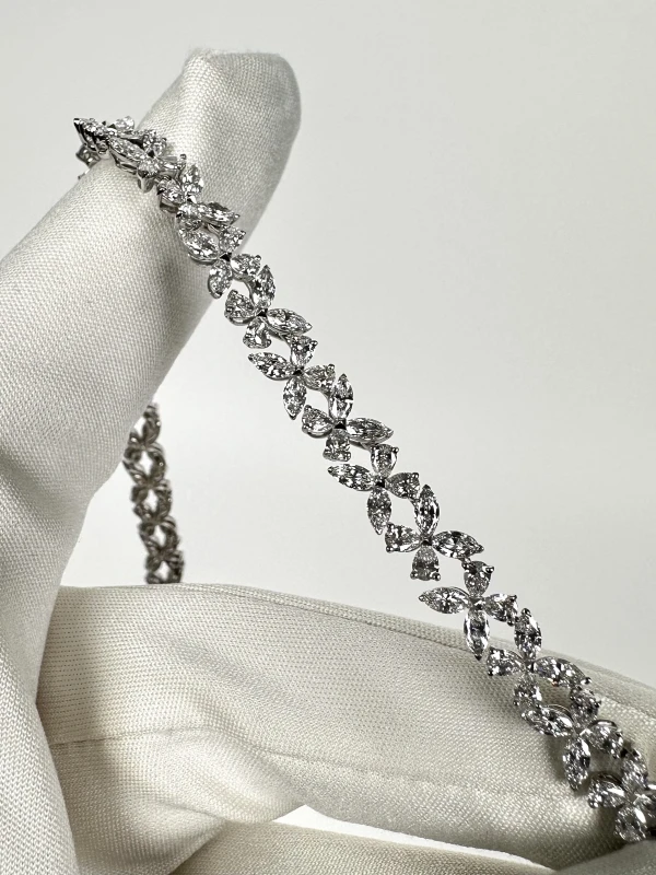 Graff CLASSIC BUTTERFLY DIAMOND NECKLACE RGN858 5