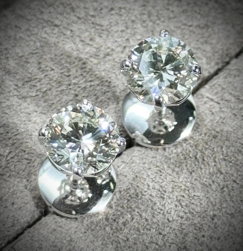 Earrings without a brand ROUND DIAMOND STUDS 1.53 - 1.72 CT L/SI1 (HRD) 1.53-1.72 CT L/SI1 HRD 2