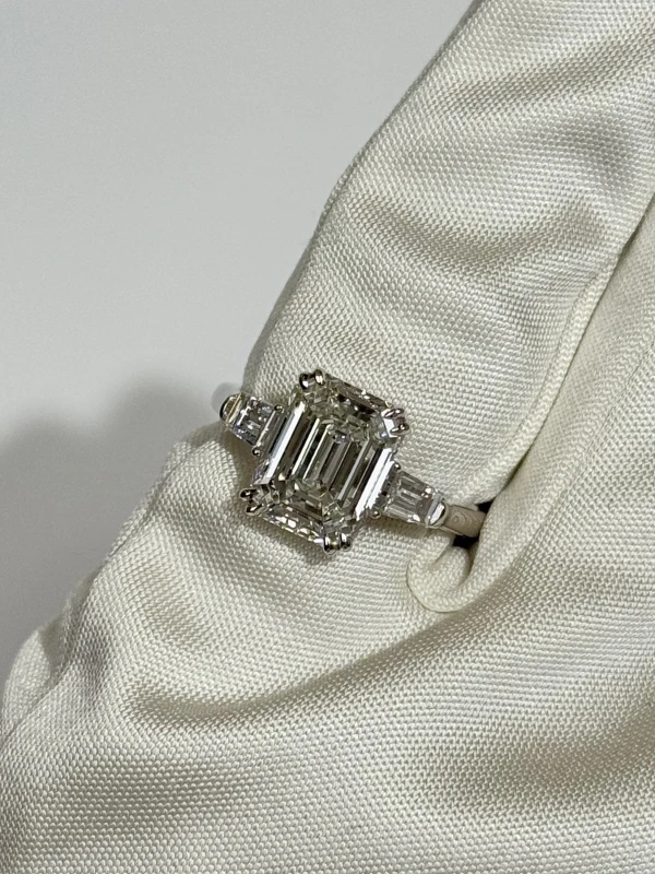 No name EMERALD DIAMOND 3.03 CT G/VS2 RING (GIA) NN3.03G/VS 4