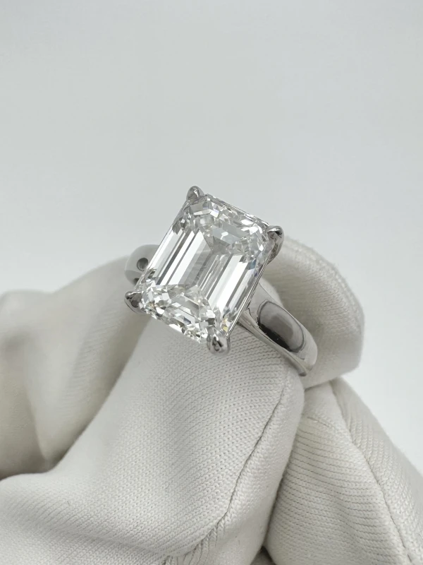 Earrings without a brand EMERALD DIAMOND 3.50 CT F/VVS2 RING (GIA) 245621 3.50 CT F/VVS2 3