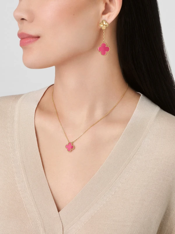Van Cleef & Arpels Magic Alhambra earrings, 2 motifs VCARPQZJ00 3