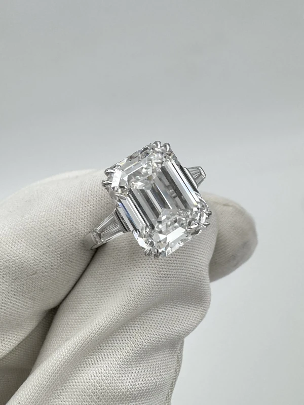 CRIVELLI SOLITAIRE EMERALD DIAMOND 6.42 CT E/VS2 RING (SIZE 49) 000-2057ns 4