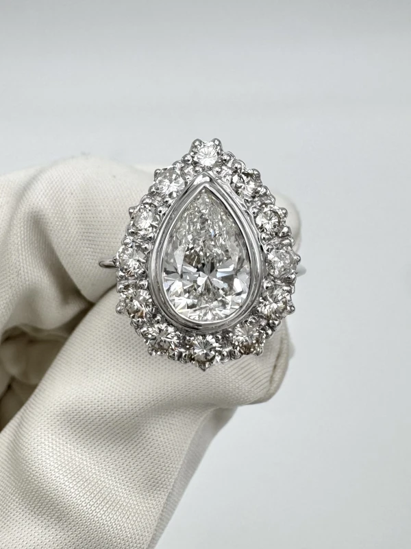 No name PEAR DIAMOND 2.04 CT F/VS2 RING (SIZE 52) NN2.04F/VS2 2
