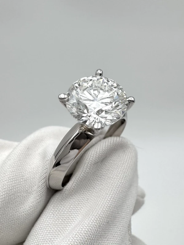 No name С БРИЛЛИАНТОМ 3.50 CT G/VS2 NN3.02CT 4