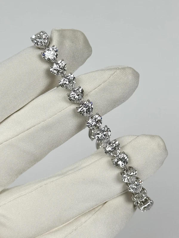 СЕРЬГИ NO NAME HEART SHAPED DIAMOND BRACELET 21.81 CT D-E-F-G/IF-VS2 (GIA) 21.81CT D-G/IF-VS2 2