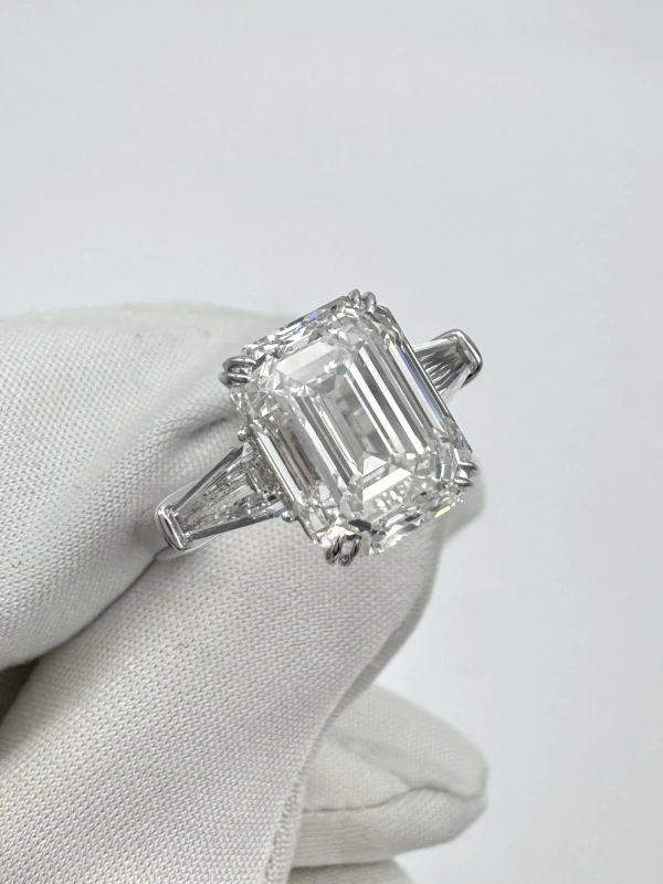 Earrings without a brand EMERALD DIAMOND 5.01 CT G/VS2 RING (GIA) NN5.01G 2