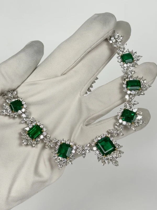 No name COLOMBIA EMERALD MUZO GREEN SET (GRS) NNEM 25.69CT 5