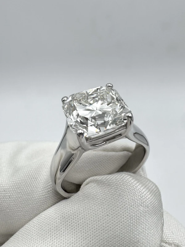Tiffany & Co VINTAGE RING, LUCIDA DIAMOND 5.16 CT H/VVS1 TC5.16 3