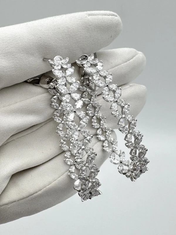 GRAFF Classic Butterfly Diamond Oval Hoop Earrings RGE1984 4