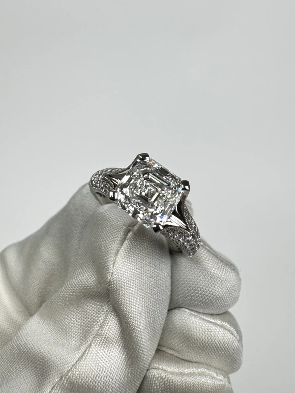 No name SQUARE DIAMOND RING 3.16 ct F/INTERNALLY FLAWLESS, GIA (SIZE 54) NN3.16ct F/IF GIA 4