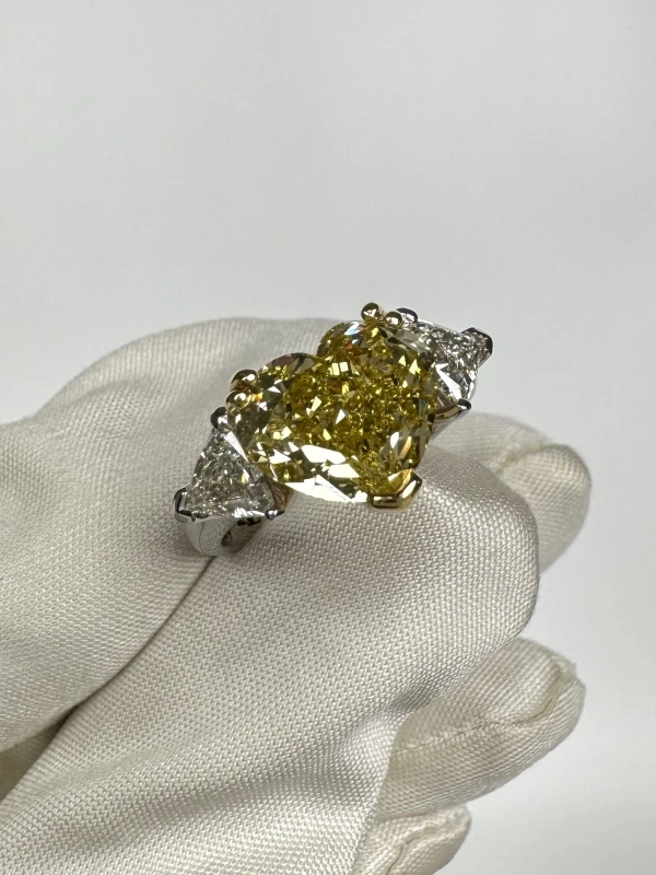 No name HEART DIAMOND 4.35 CT FANCY INTENSE YELLOW/VS2 RING (SIZE 52) GIA NN4.35 FIY/VS2 3