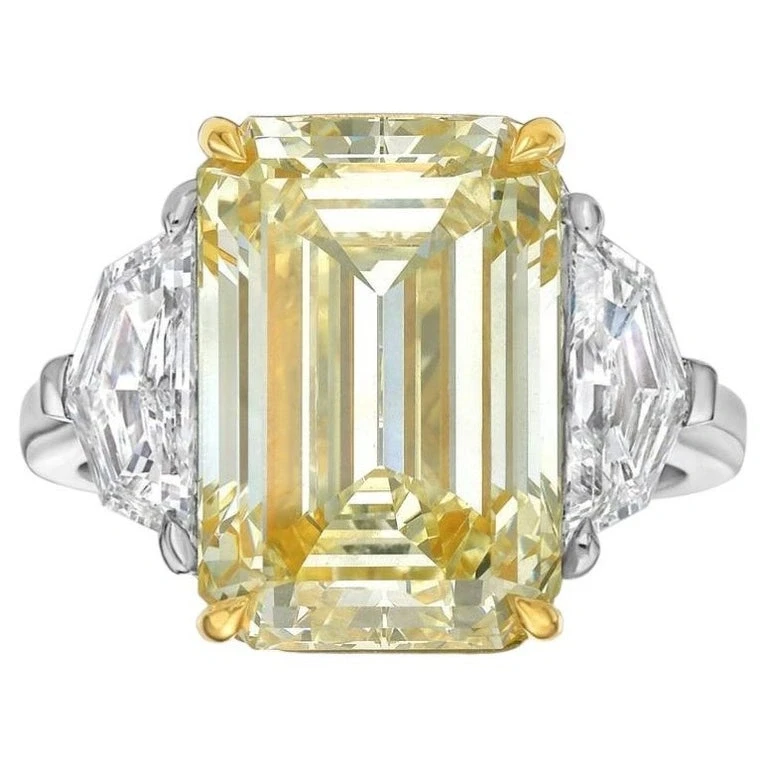 EMERALD DIAMOND 10.01 CT S-T/VS2 RING (GIA)