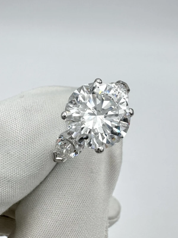 GRAFF ROUND DIAMOND 5.02 CT F/VS2 RING (GIA) 5.02 CT F/VS2 3