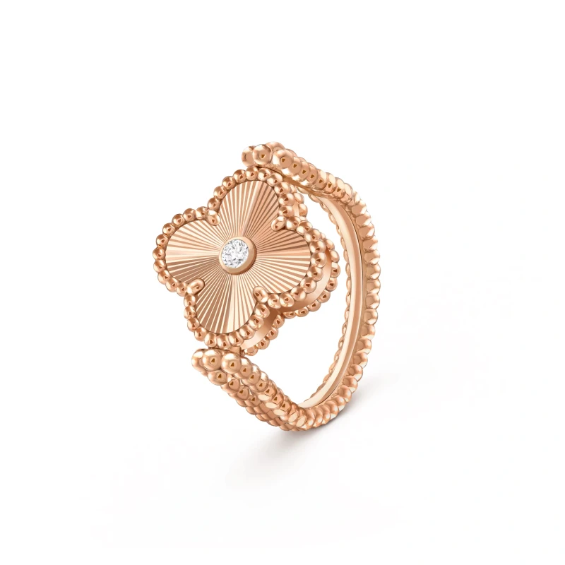 Van Cleef & Arpels. Vintage Alhambra reversible ring (SIZE 53) VCARPGV553 1