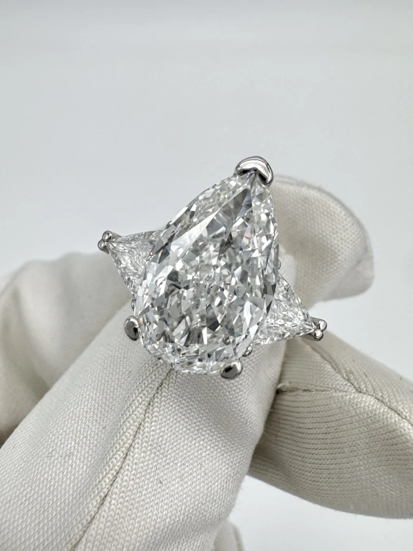 BUCHERER PEAR DIAMOND 5.09 CT E/VVS2 RING (SIZE 52) B5.09 CT E/VVS2 4