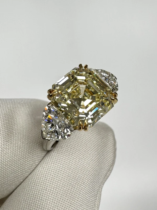 RalfDiamonds EMERALD DIAMOND 5.50 CT LY/VS1 RING (SIZE 52) 5.50 CT LY/VS 3