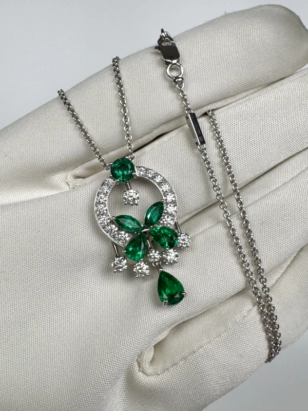 GRAFF CLASSIC BUTTERFLY NECKLACE RGP252 3