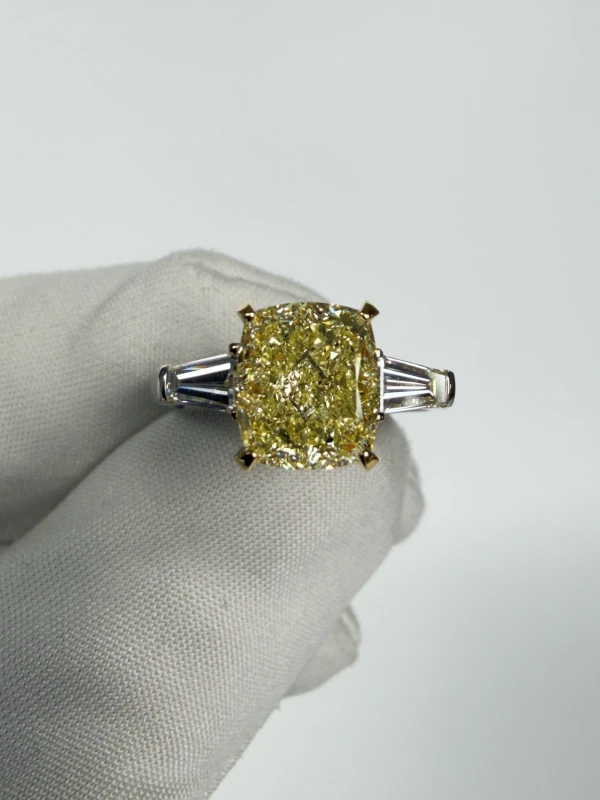 Earrings without a brand CUSHION DIAMOND 3.03 CT FANCY LIGHT YELLOW/VS2 RING (GIA) NN3.03FLY 2