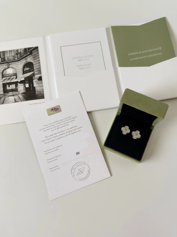 Van Cleef & Arpels. VINTAGE ALHAMBRA EARRINGS, DIAMONDS, WHITE GOLD VCARA44600 3