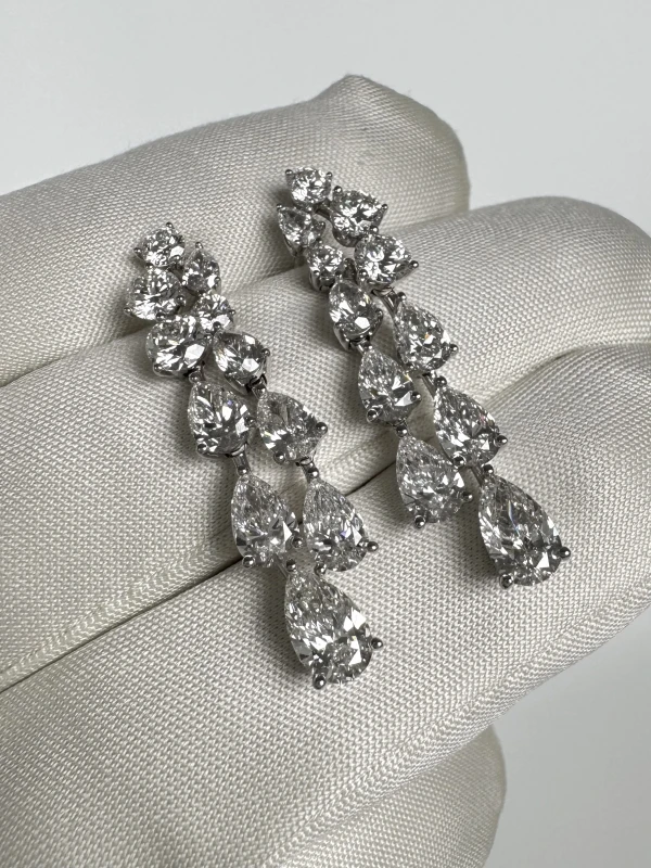Graff PEAR AND ROUND DIAMONDS 5.43 CT EARRINGS (GIA) RGE2172 4