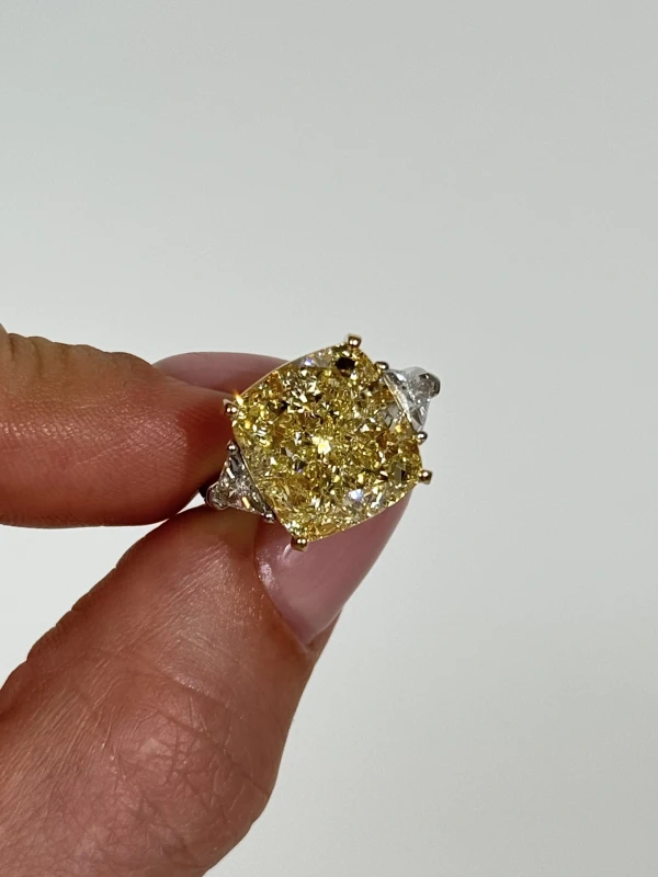 DeRosa CUSHION DIAMOND 10.02 CT FANCY LIGHT YELLOW/VS1 RING (GIA) R5831043B 3