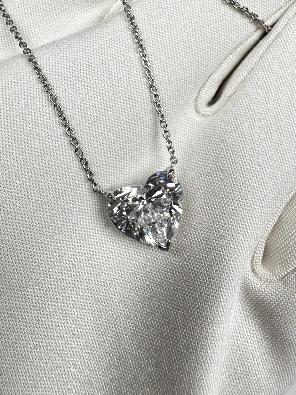 СЕРЬГИ NO NAME HEART DIAMOND 3.23 CT D/FLAWLESS PENDANT ( TYPE IIa) (GIA) NN3.23CT D/FLAWLESS 5